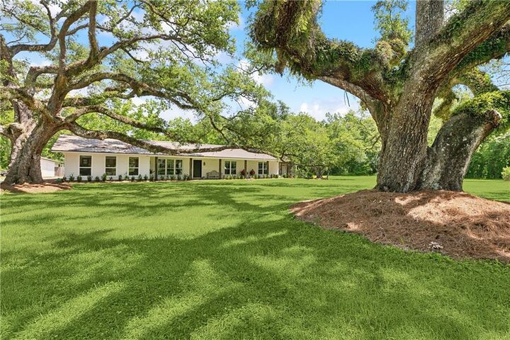 Property Photo: 18819 Sisters Road LA 70454
