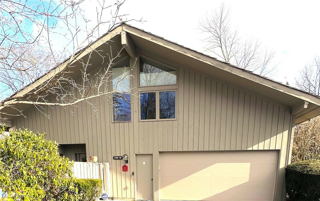 Property Photo: 250 Laurel Circle 13 OH 44202