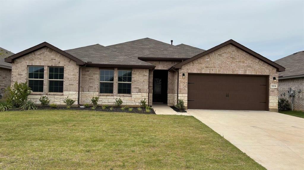 Property Photo: 1916 Cookes Lane TX 76033