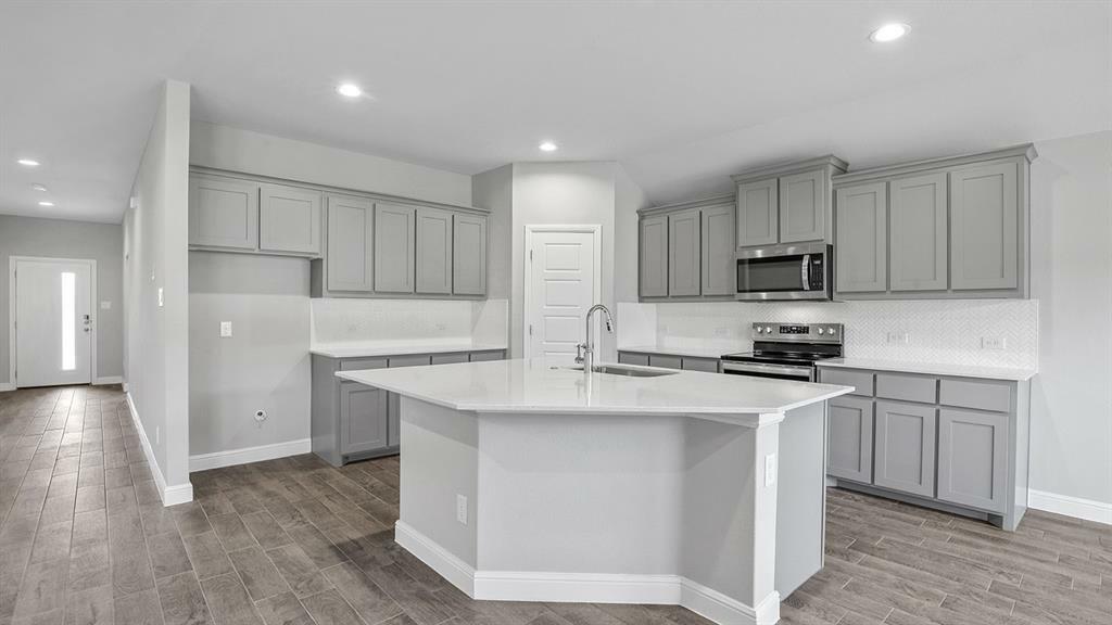 Property Photo: 1155 Keystone Drive TX 76048