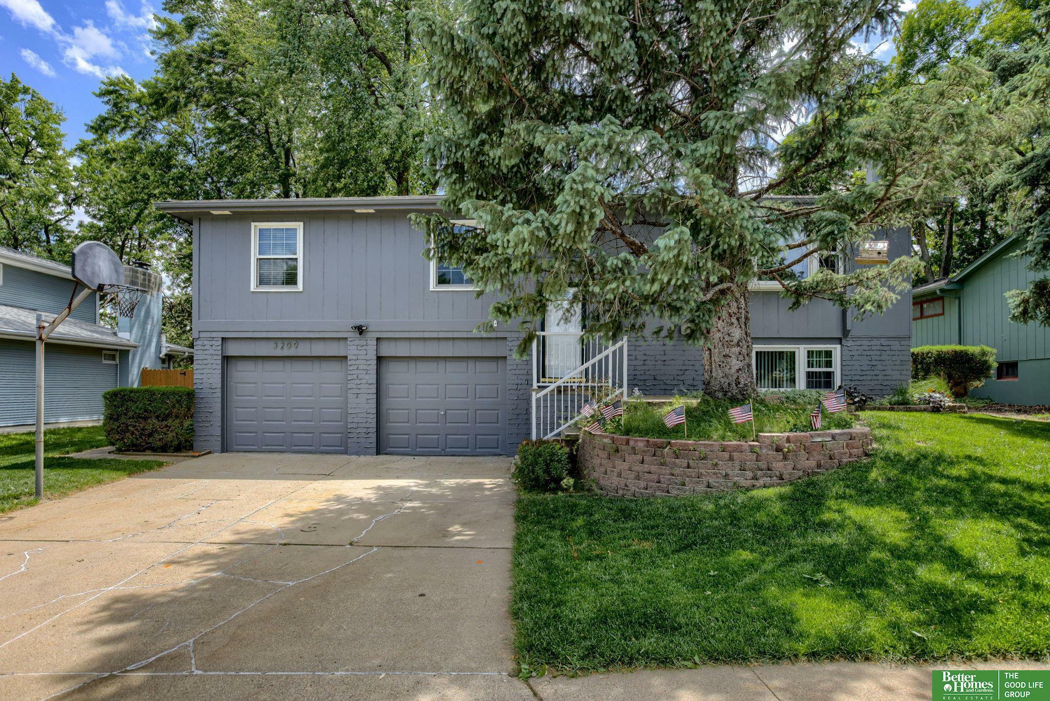 Property Photo: 3209 Coffey Avenue NE 68123