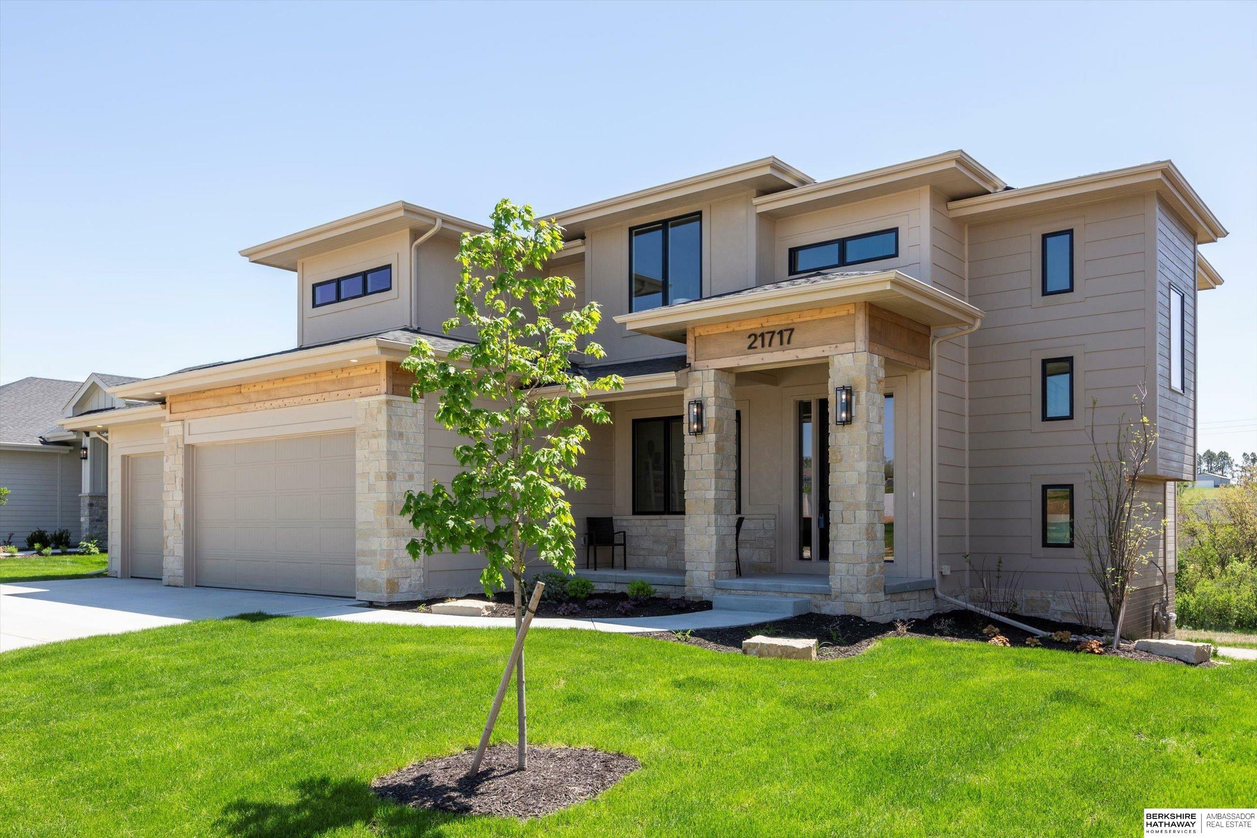 Property Photo: 21717 Parkview Drive NE 68028