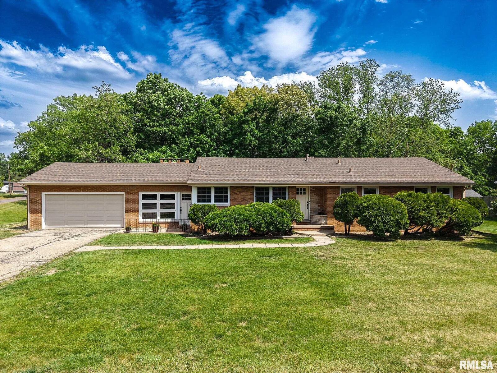 Property Photo: 714 Arnold Road IL 61611