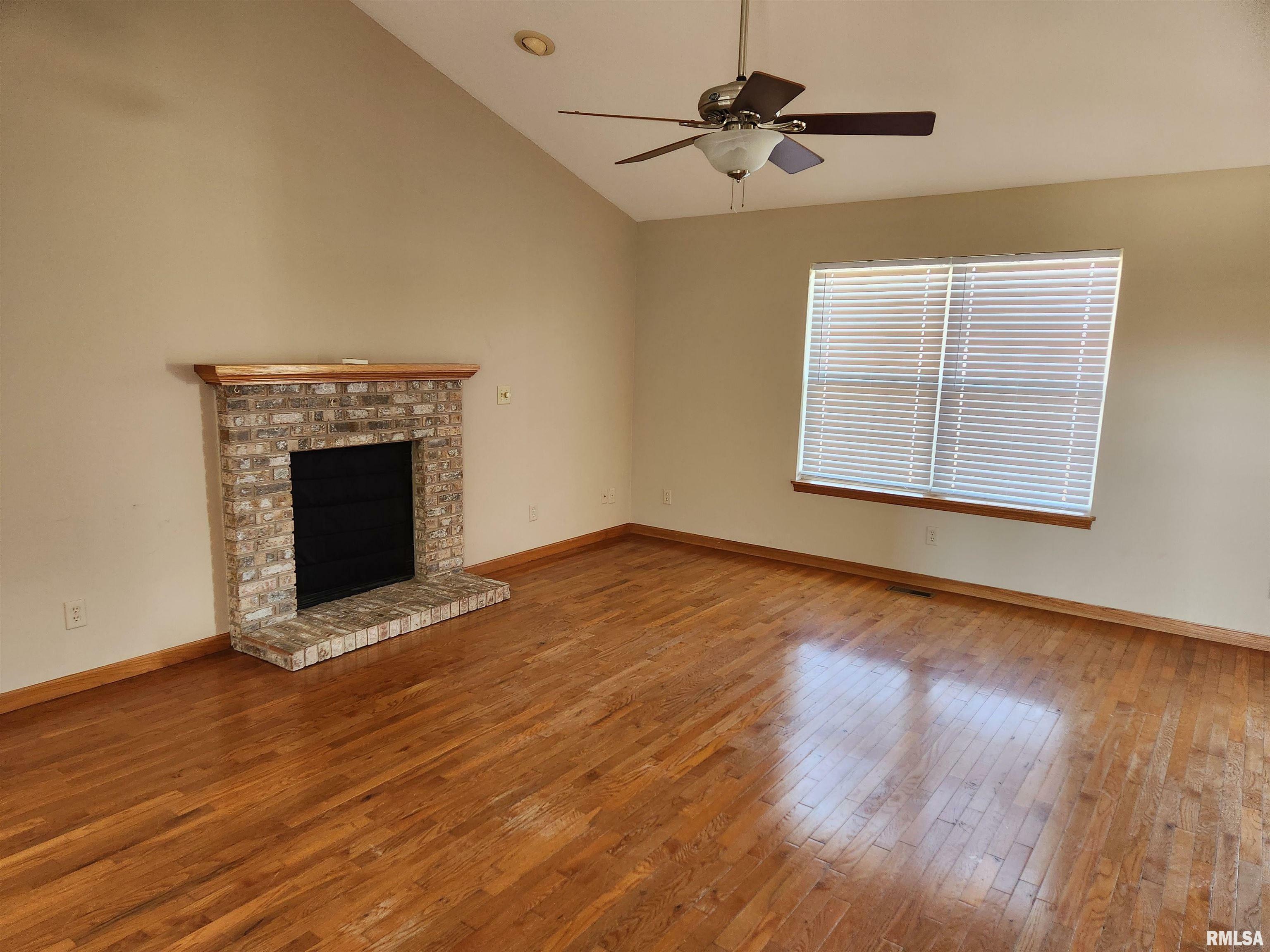 Property Photo: 400 Bittersweet Avenue IL 61548-9999