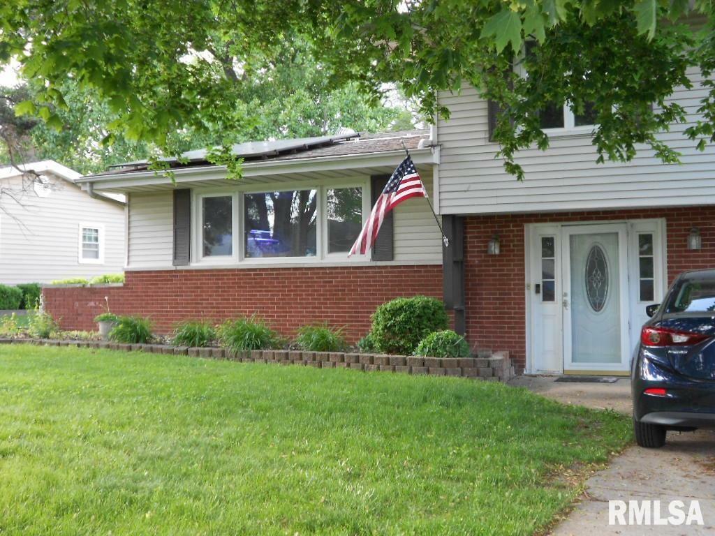 Property Photo: 11 Rutledge Avenue IL 61607-2654