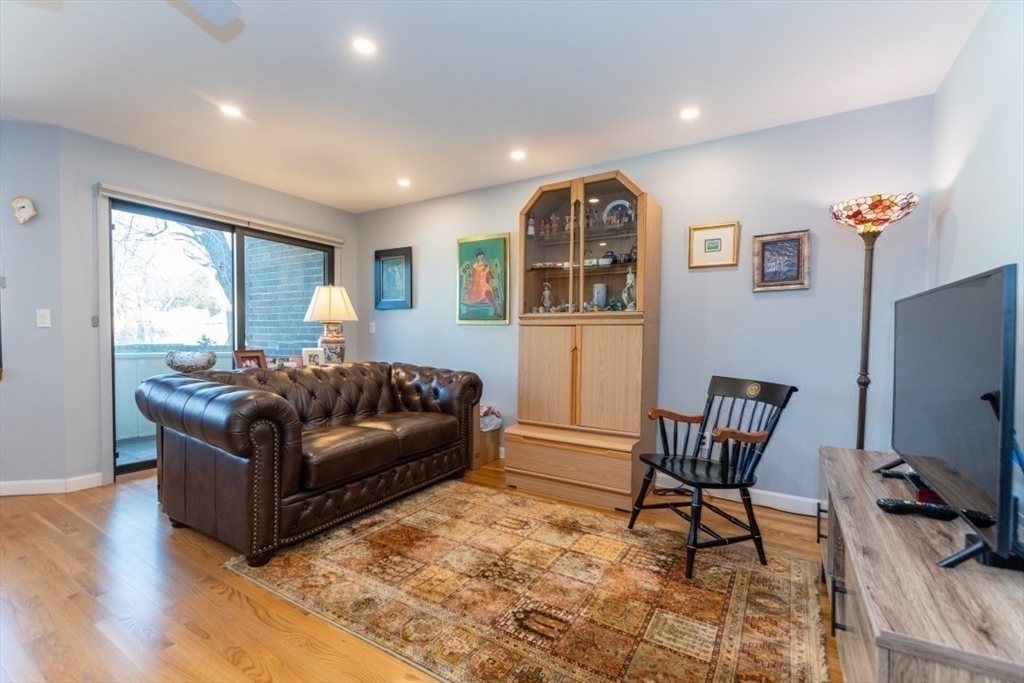 Property Photo: 935 Washington St 12 MA 02460