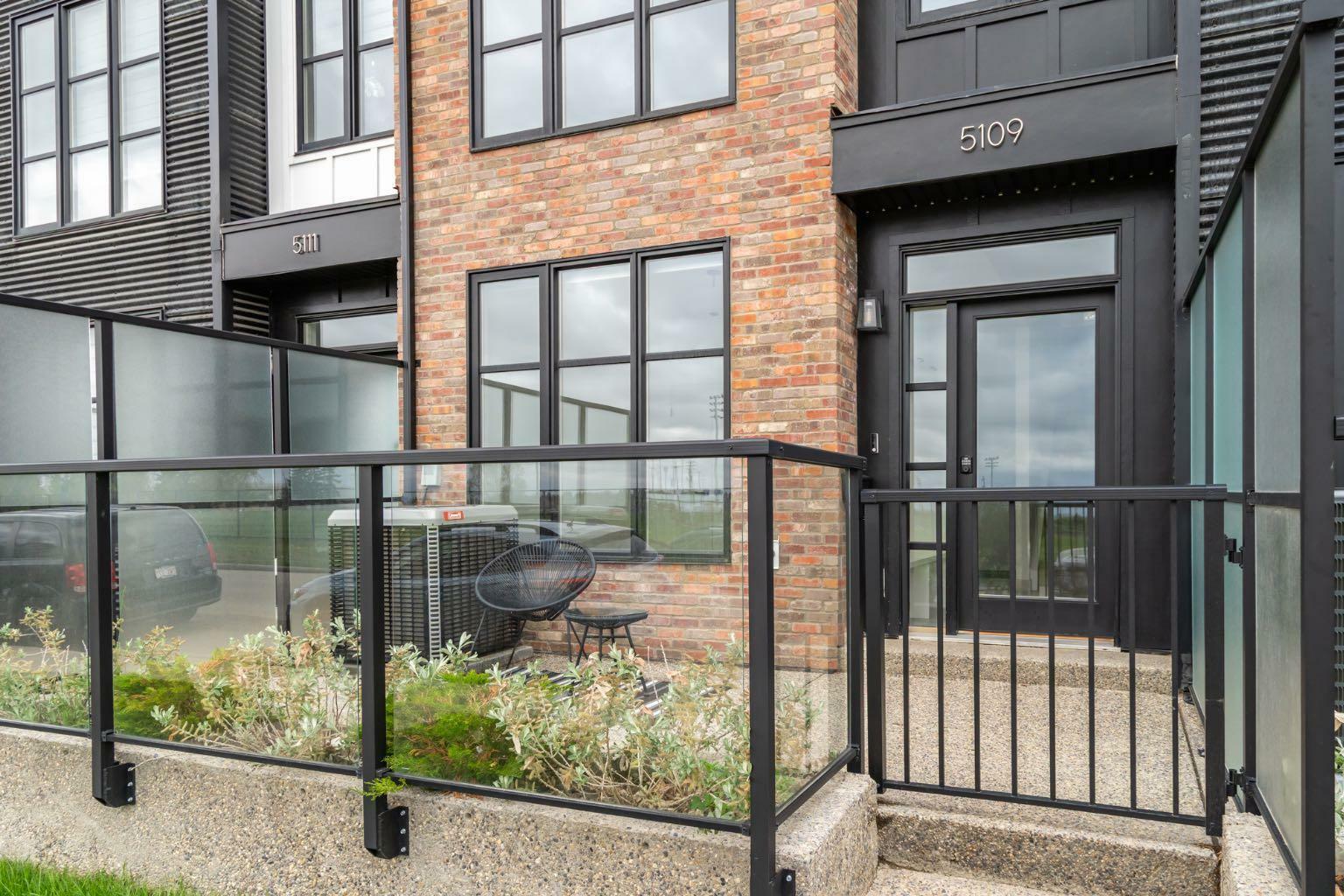Property Photo: 5109 19 Street SW AB T2T 7A5