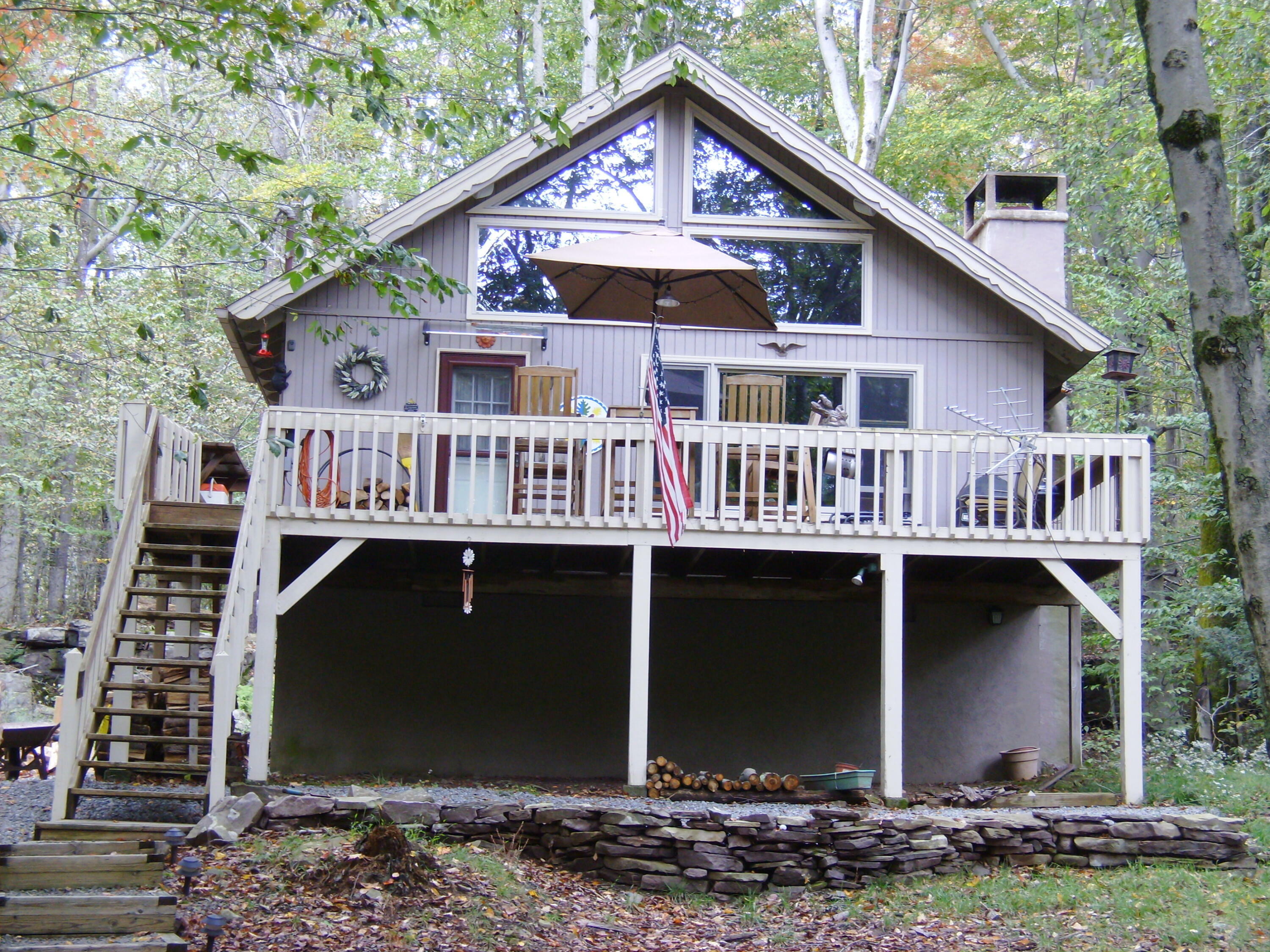 Property Photo: 1008 Locust Drive PA 18445