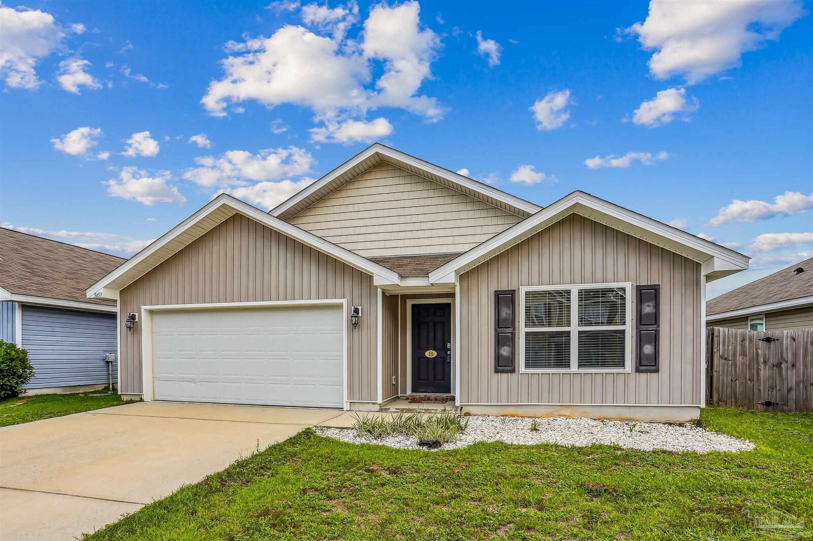 Property Photo: 9453 Lutoo Ln FL 32526