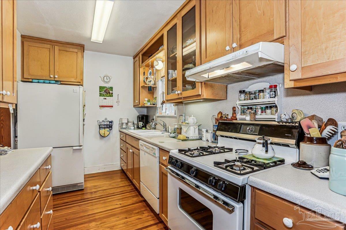 Property Photo: 1715 E Bobe St FL 32503