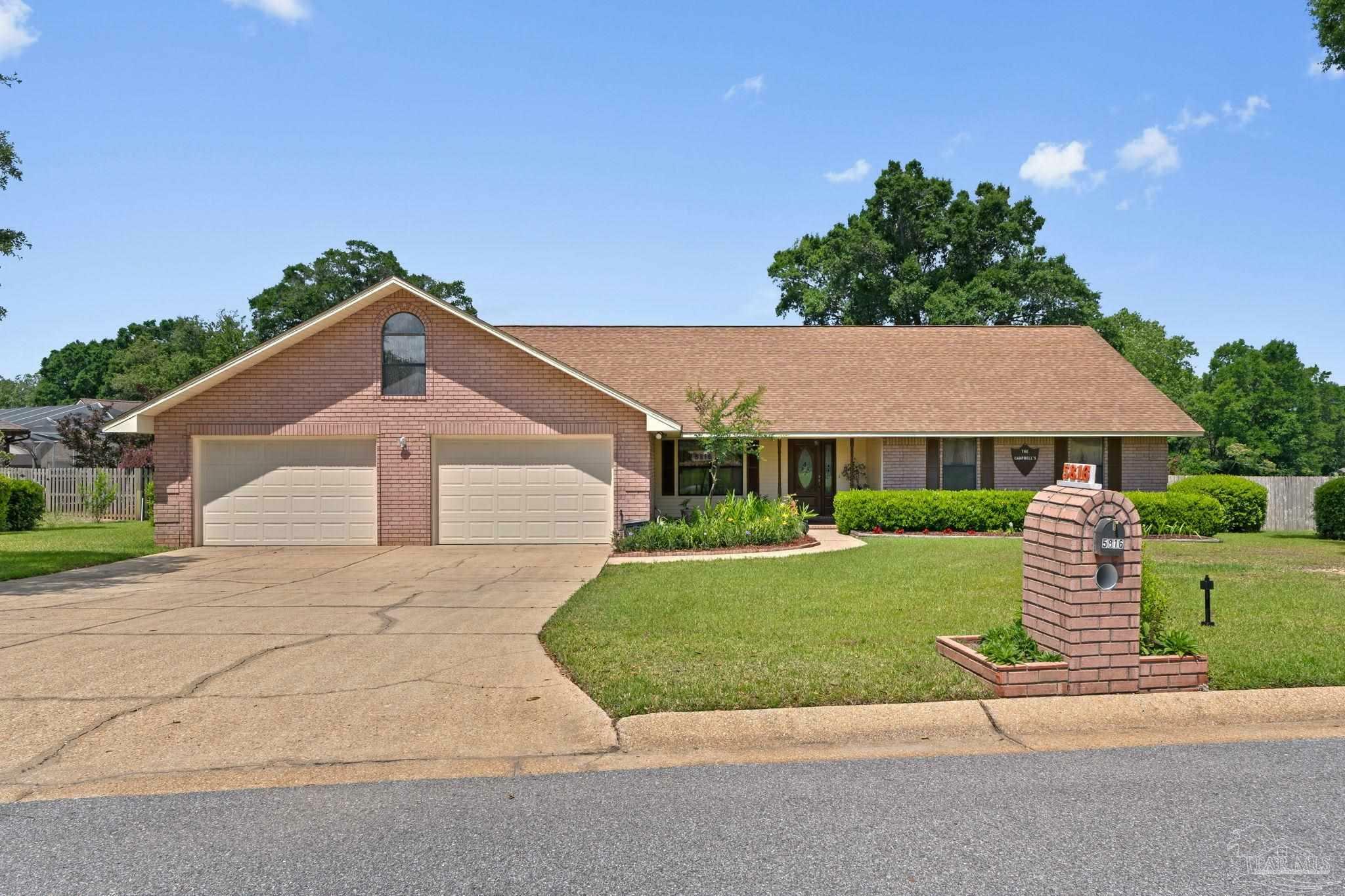 Property Photo: 5816 Forest Ridge Dr FL 32526