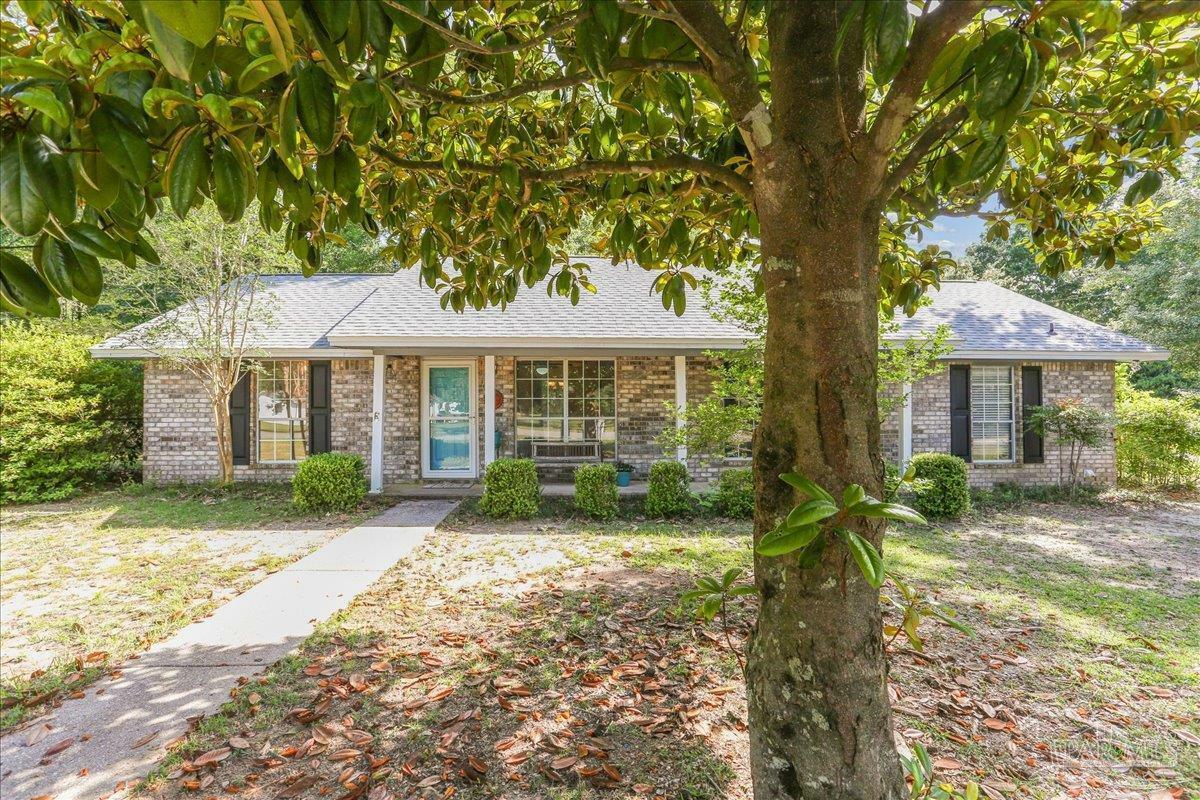 Property Photo: 5471 Shamrock St FL 32570