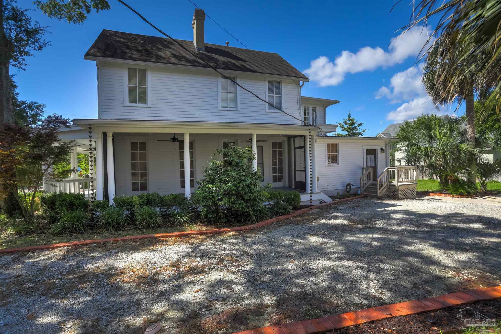 Property Photo: 905 N Barcelona St FL 32501