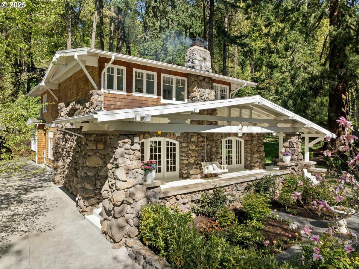 Property Photo: 49 Briarwood Rd OR 97034