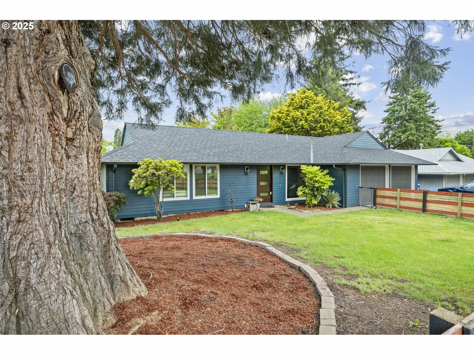 Property Photo:  1245 SE 211th Ave  OR 97030 