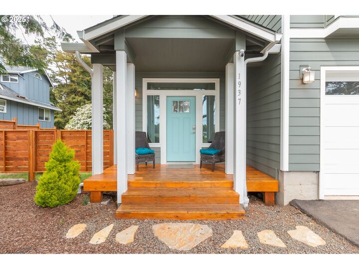 Property Photo: 1937 NE 7th Dr OR 97367