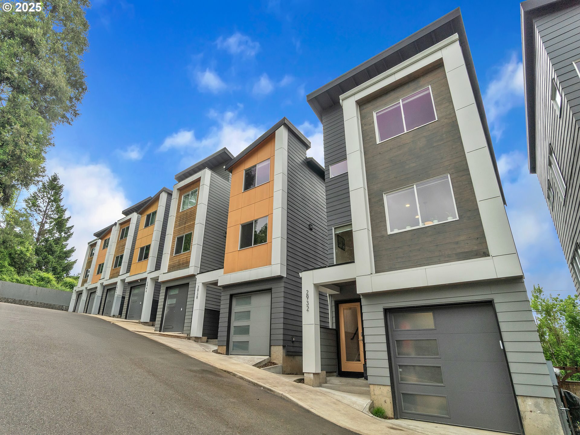 Property Photo: 2932 SE 92nd Ave OR 97266