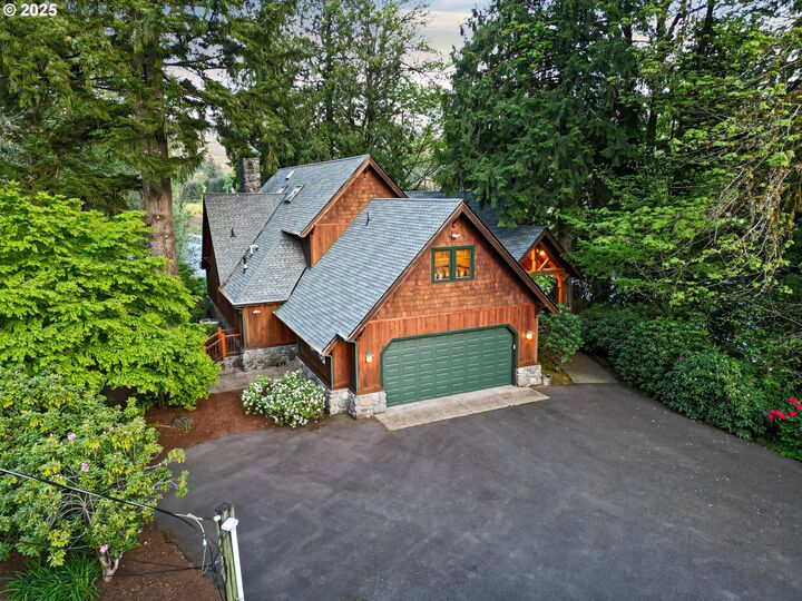 Property Photo: 44050 McKenzie Hwy OR 97489