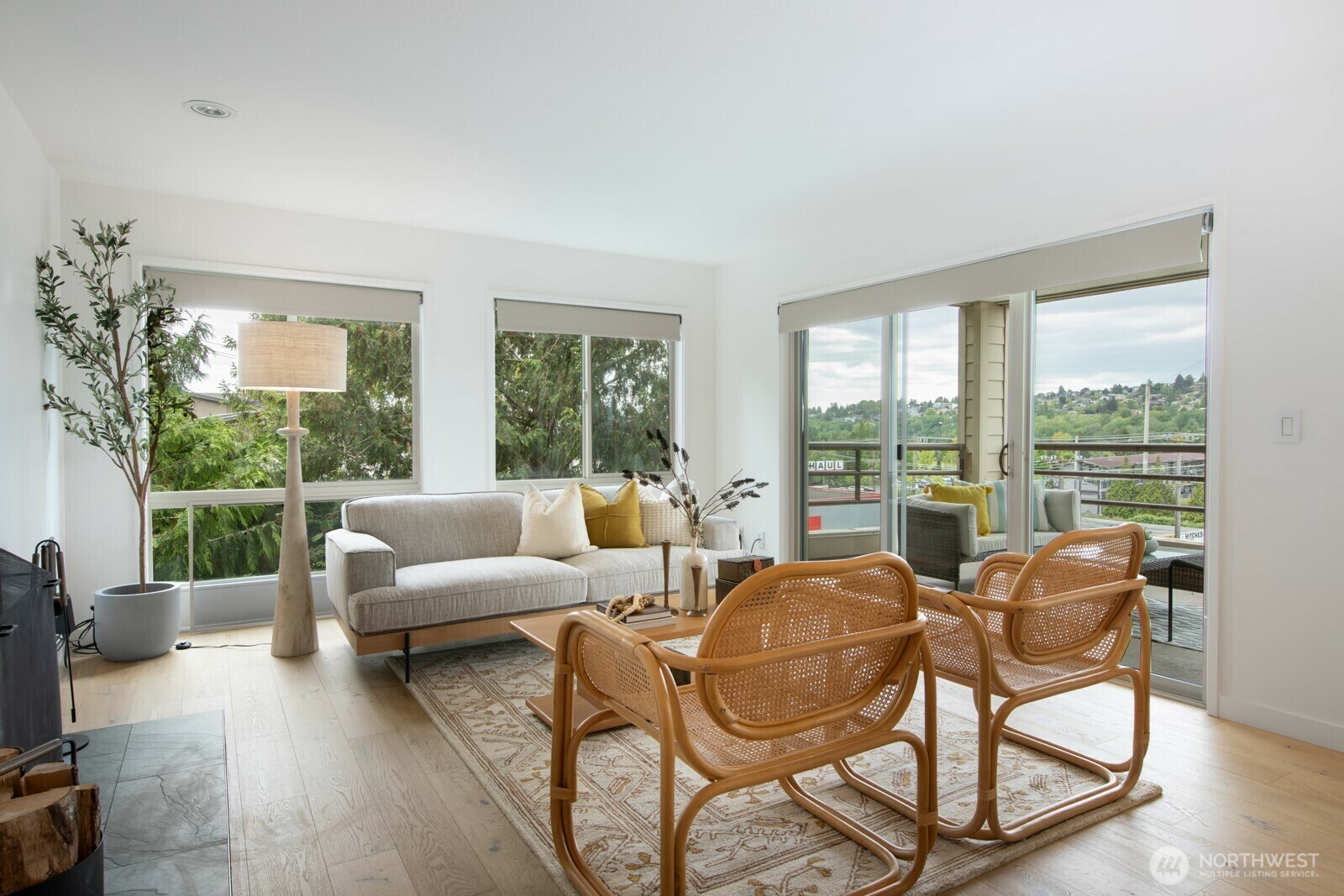 Property Photo: 2811 14th Avenue W 300 WA 98119