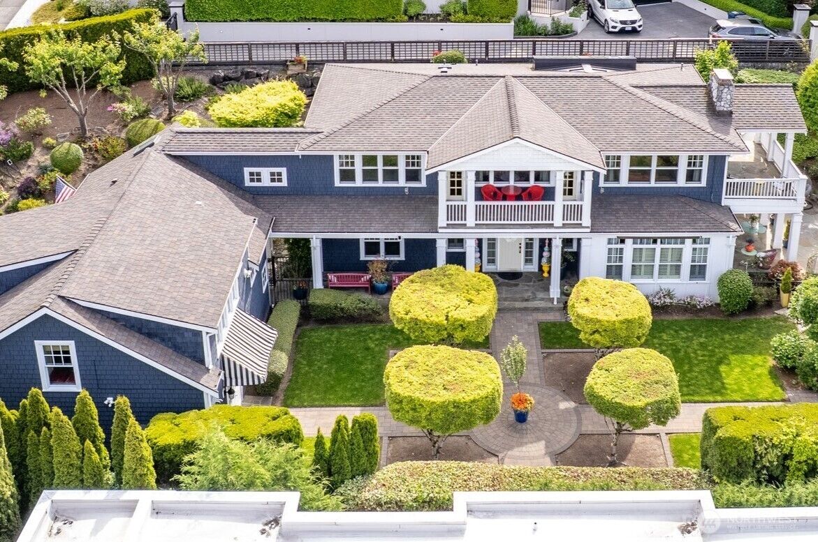 Property Photo:  10207 NE 60th Street  WA 98033 