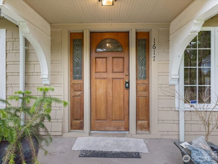 Property Photo:  1617 N 167th Street  WA 98133 