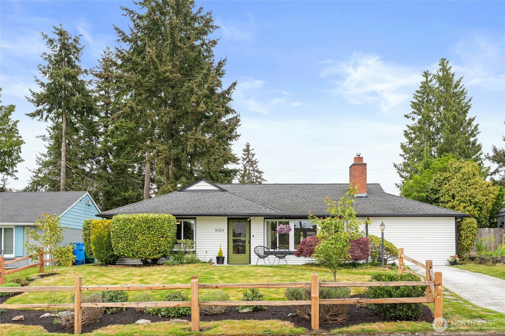 Property Photo: 16124 Midvale Avenue N WA 98133