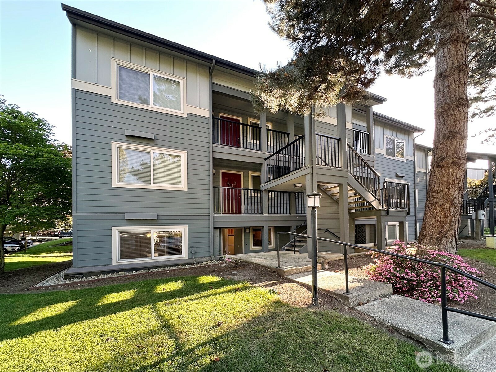 Property Photo:  11103 NE 124th Lane E117  WA 98034 