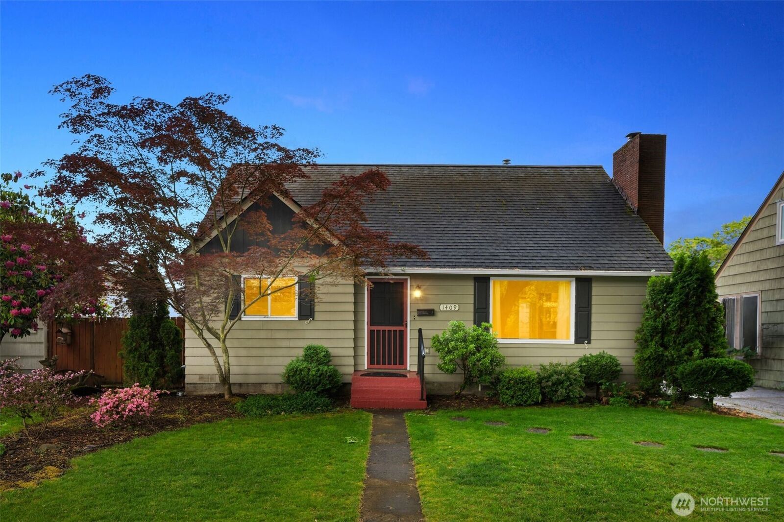 Property Photo:  1409  22nd Avenue  WA 98632 