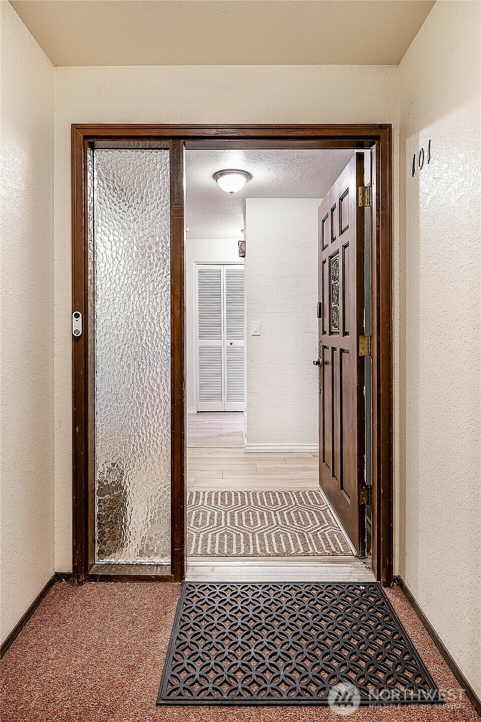 Property Photo: 17924 23rd Lane NE 101 WA 98155