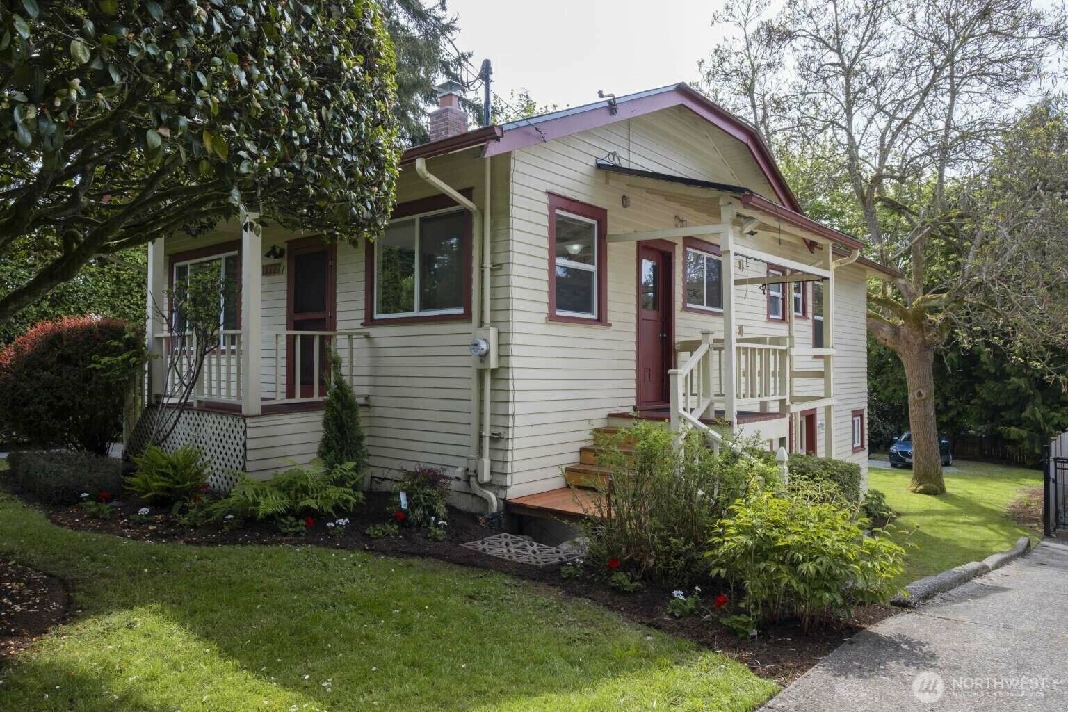 Property Photo: 13337 30th Avenue NE WA 98125