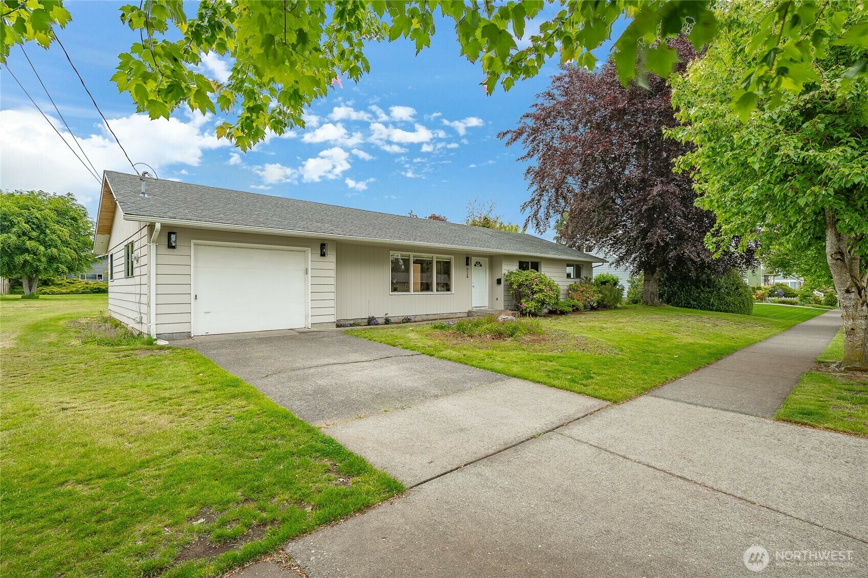 Property Photo: 924 Pine Street WA 98264