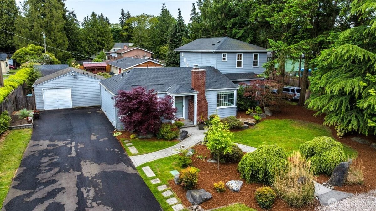 Property Photo:  15244  12th Avenue NE  WA 98155 
