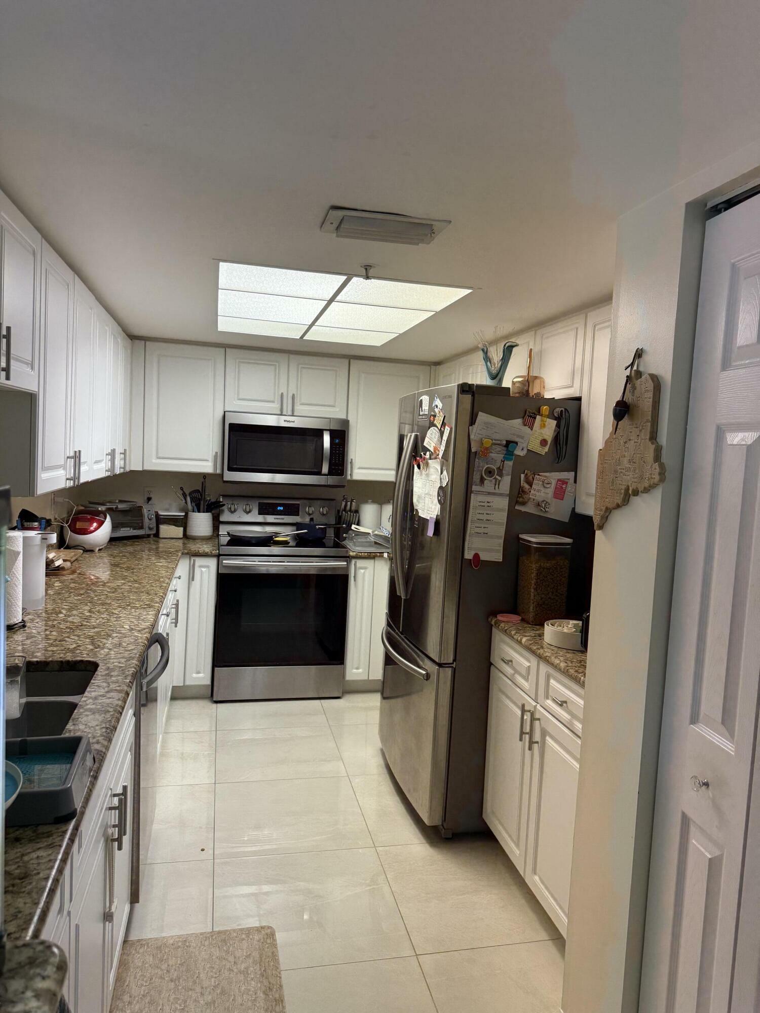 Property Photo: 1400 Crestwood Court S 1405 FL 33411