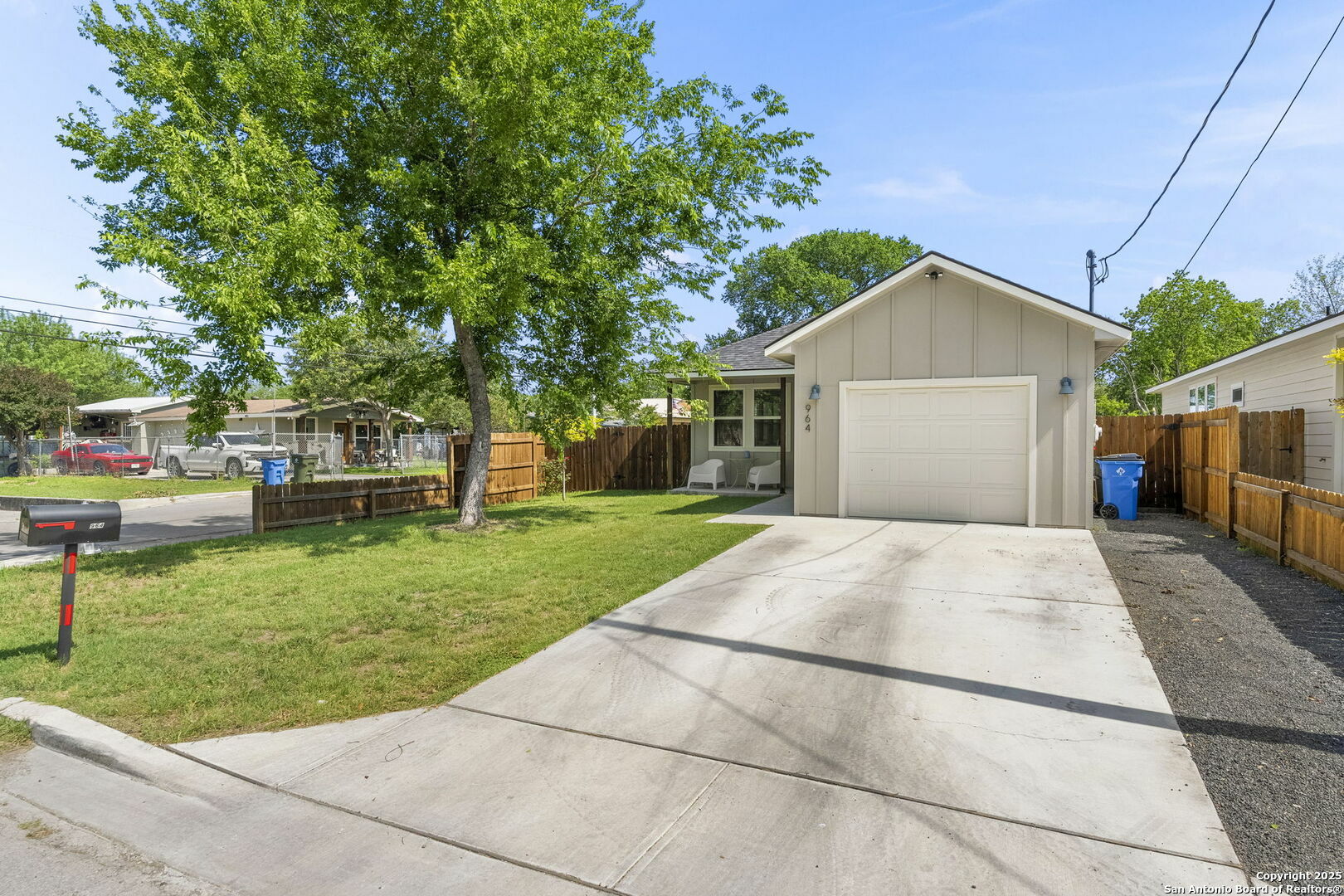 Property Photo: 964 Allende St TX 78155