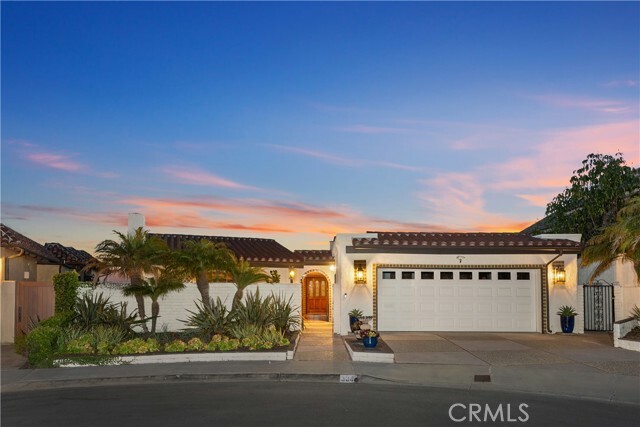 Property Photo: 504 Avenida De La Riviera CA 92672