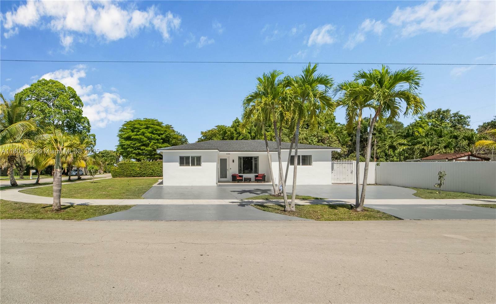Property Photo: 4301 SW 85th Ave FL 33155
