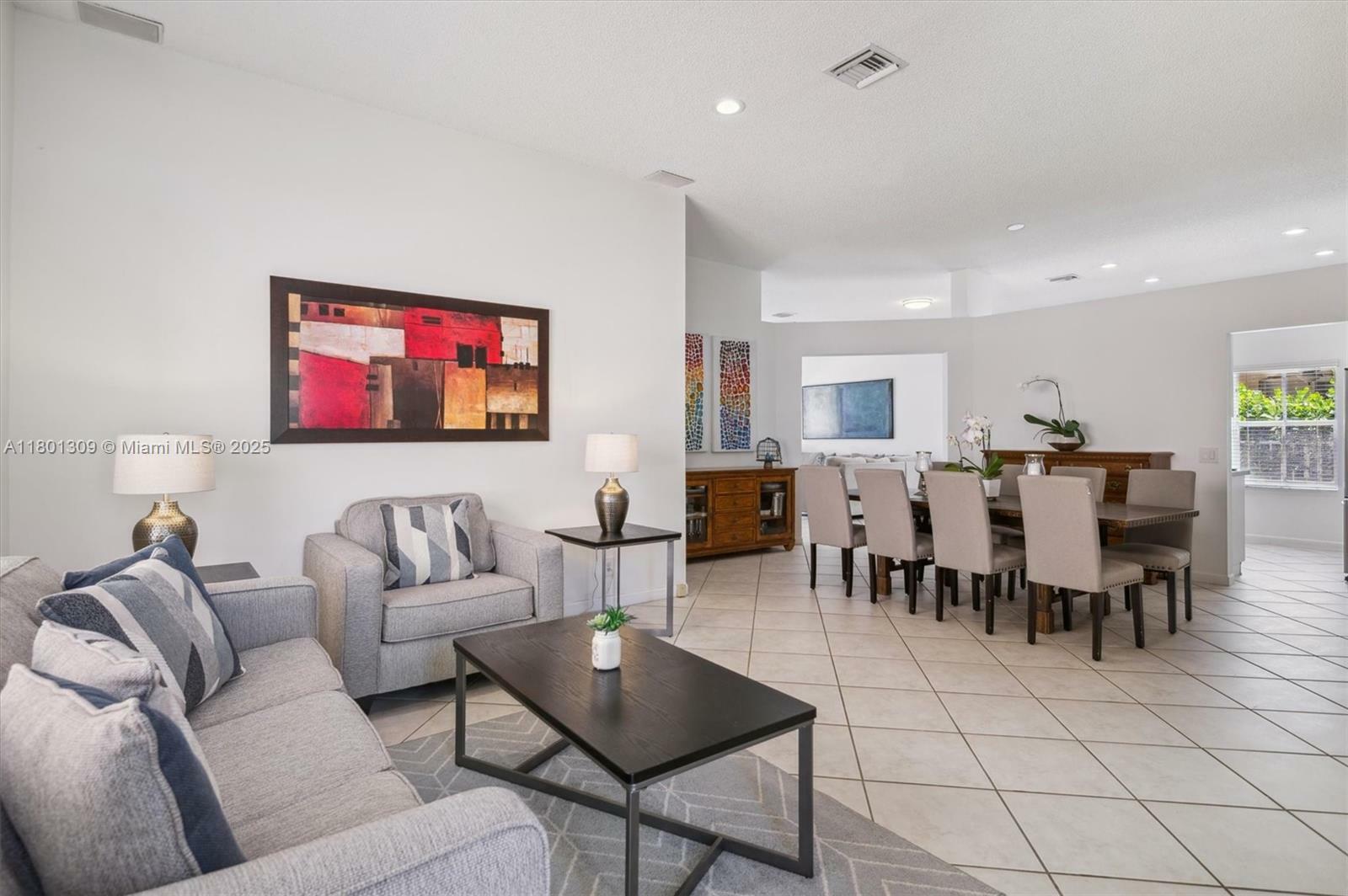 Property Photo: 1288 Chinaberry Dr FL 33327