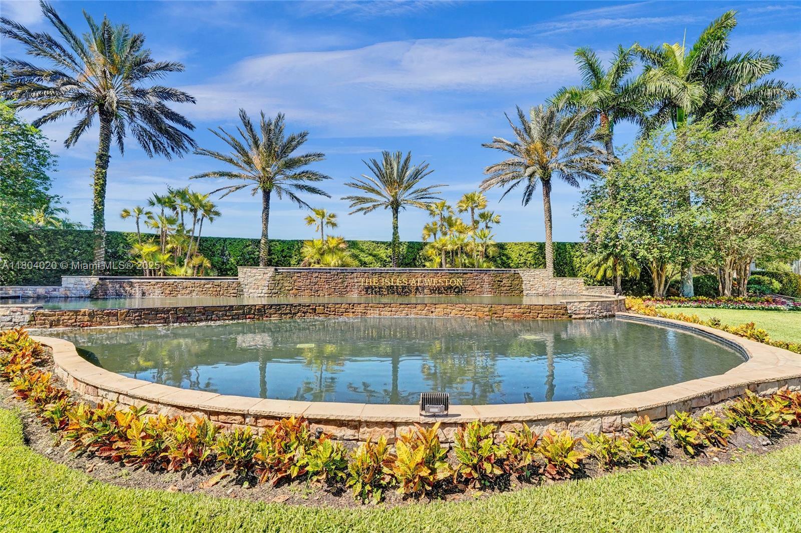 Property Photo: 4470 E Seneca Ave FL 33332