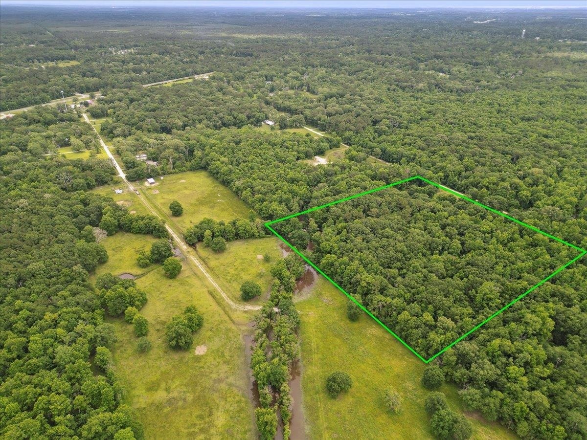 Property Photo: 9570 Skeeter Dr TX 77632