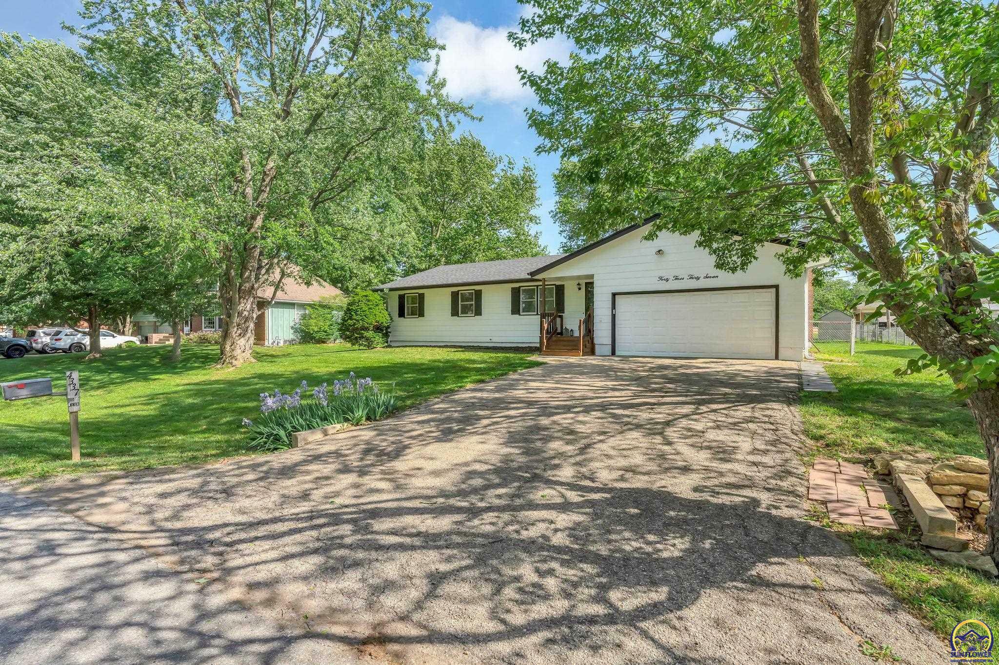 Property Photo: 4337 SE 25th Ter KS 66605