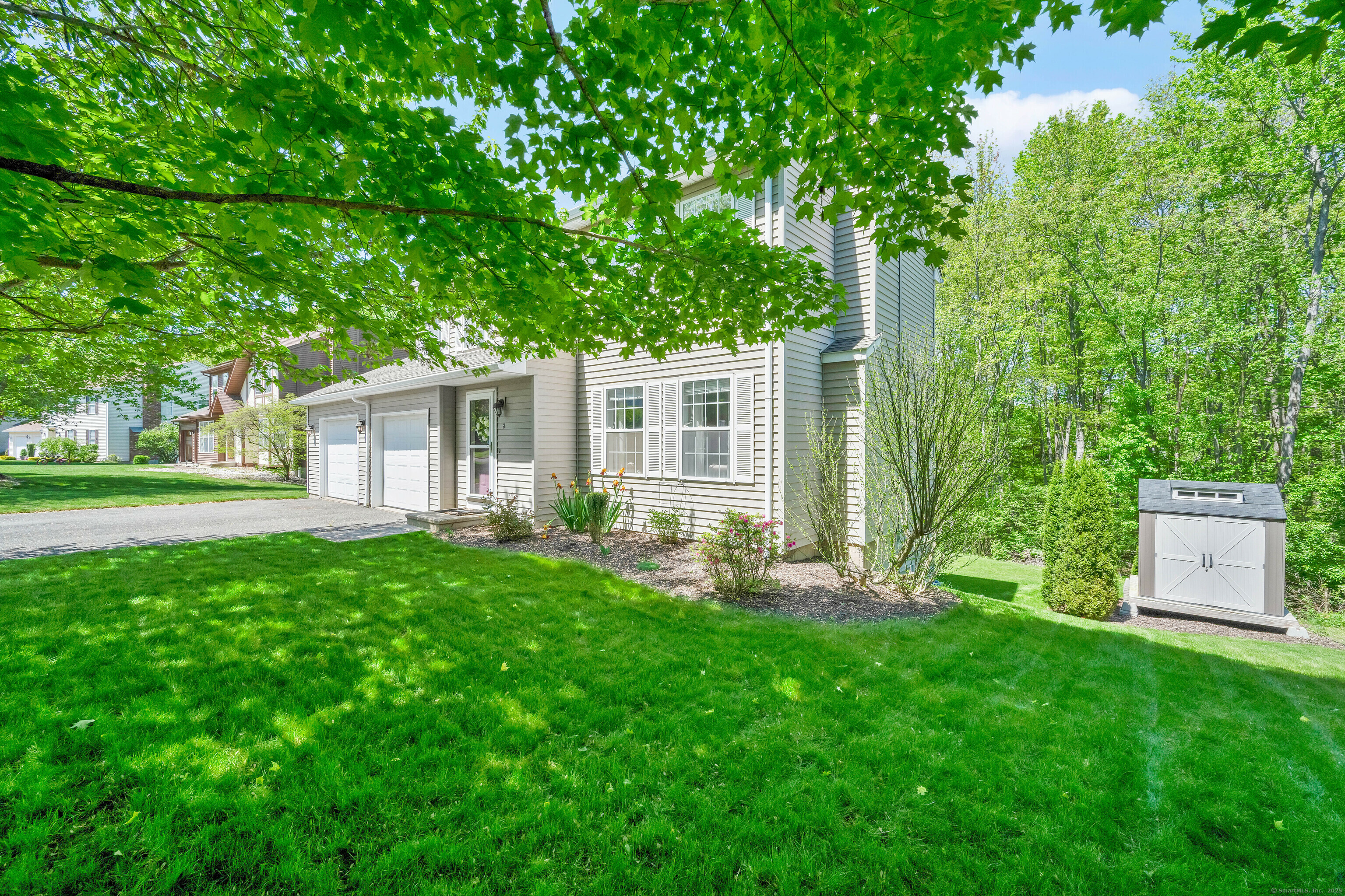 Property Photo: 8 Douglas Way CT 06032