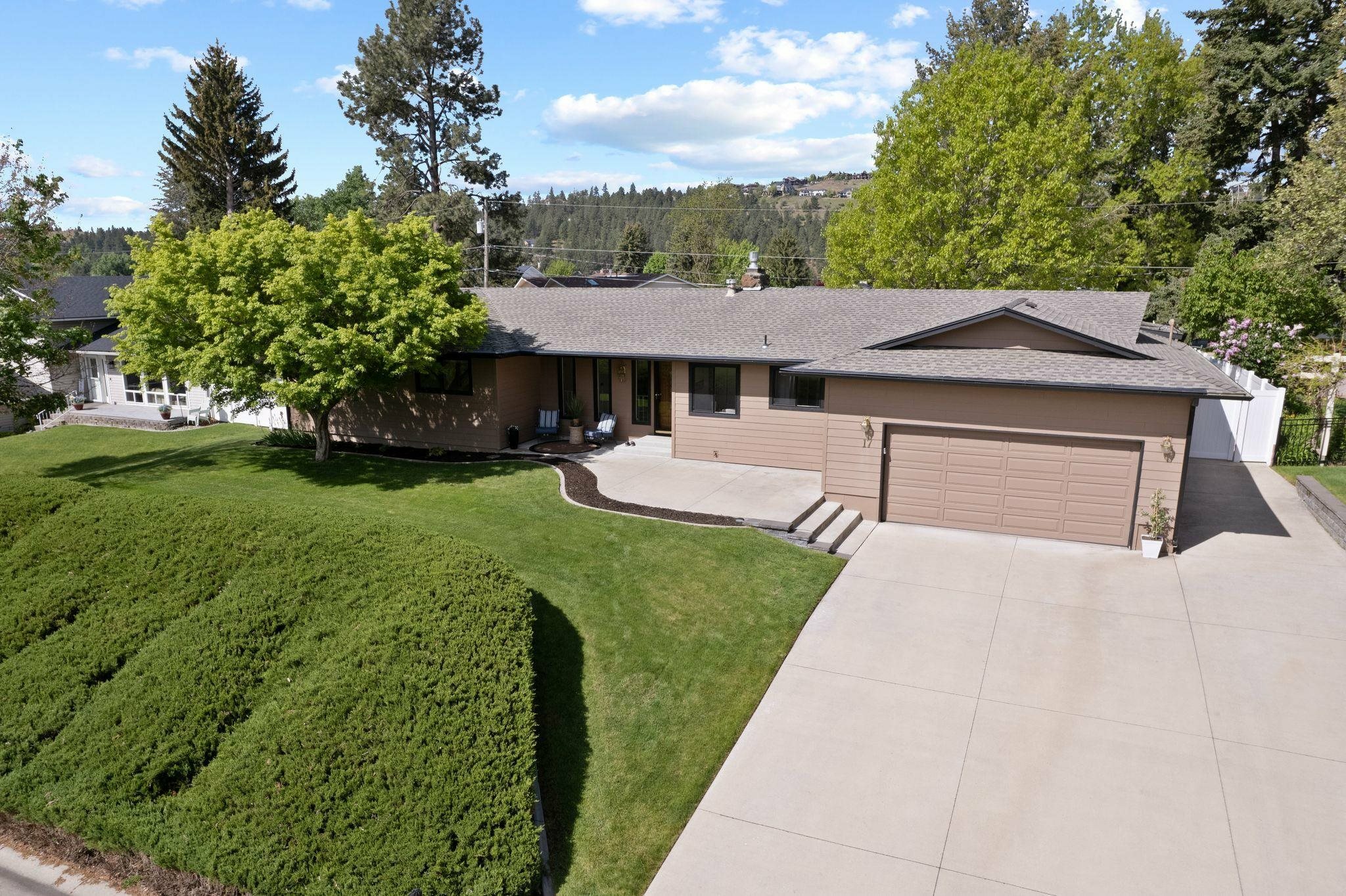 Property Photo: 17 N Molter Rd WA 99019