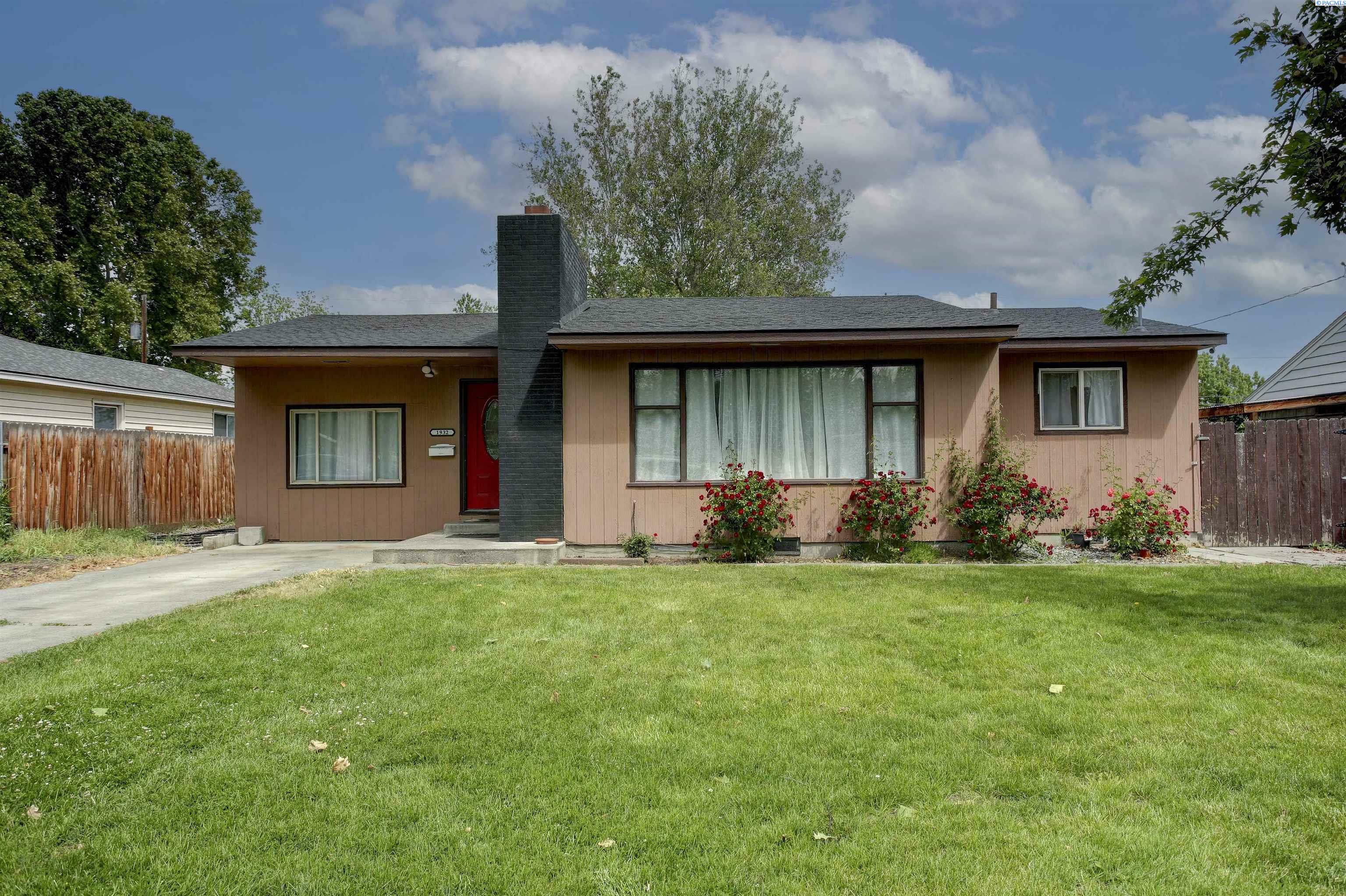 Property Photo: 1932 W 6th Ave WA 99336