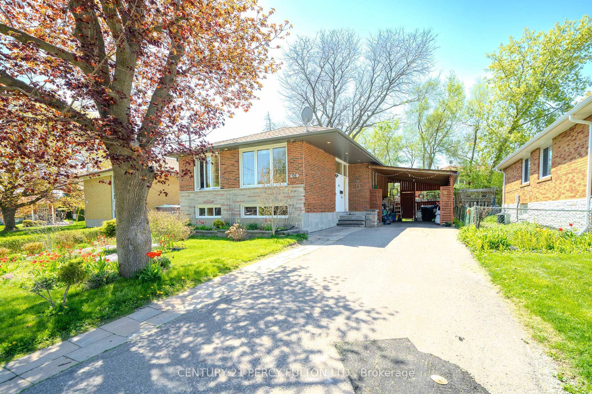 Property Photo: 98 Mossbank Drive ON M1G 2C7