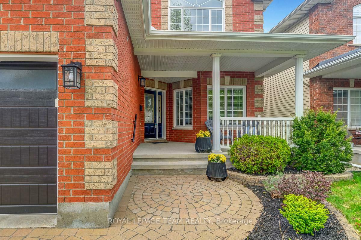 Property Photo: 118 Oakfield Crescent ON K2J 5H6
