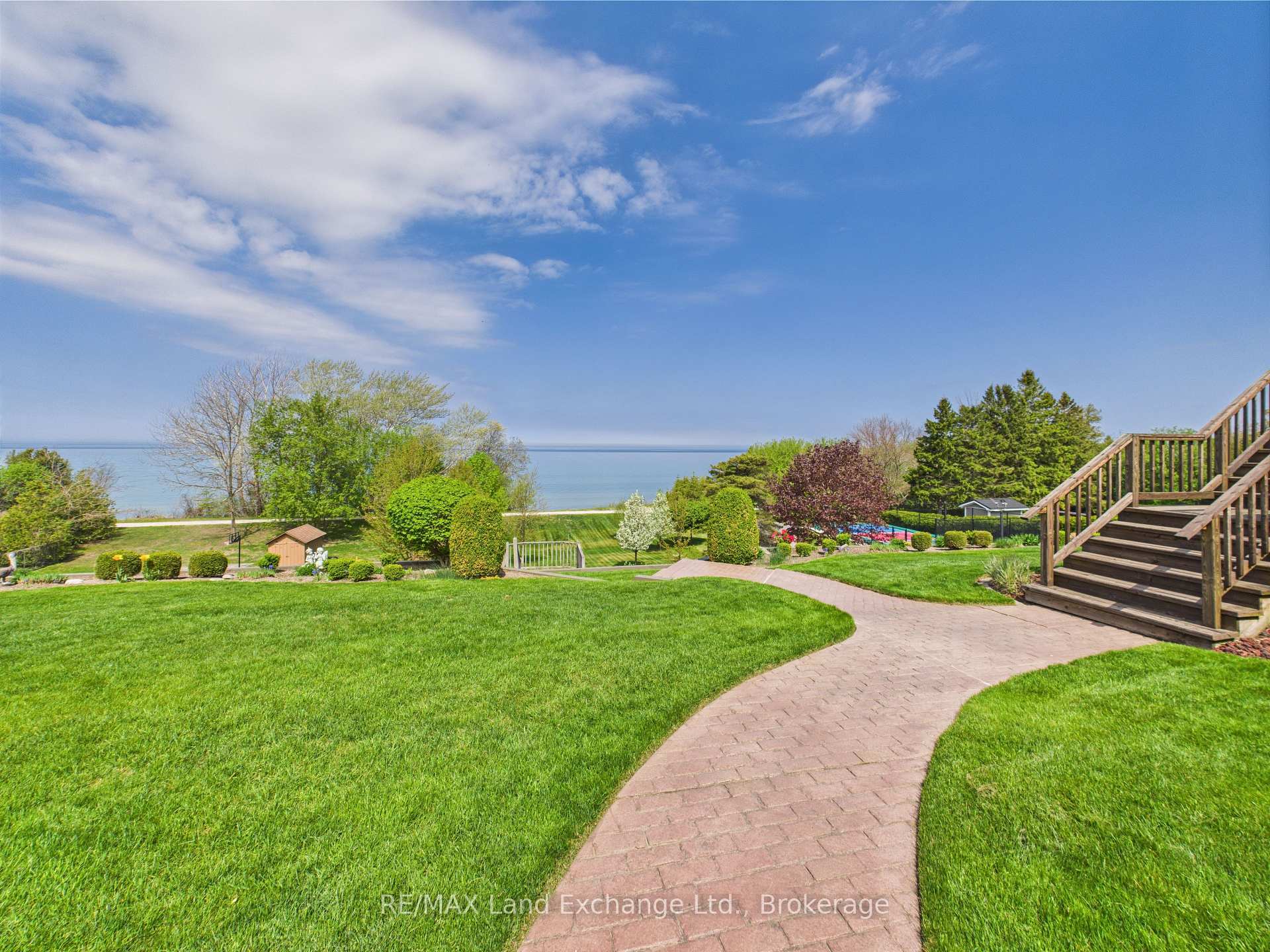 Property Photo: 422 Penetangore Row ON N2Z 2J7
