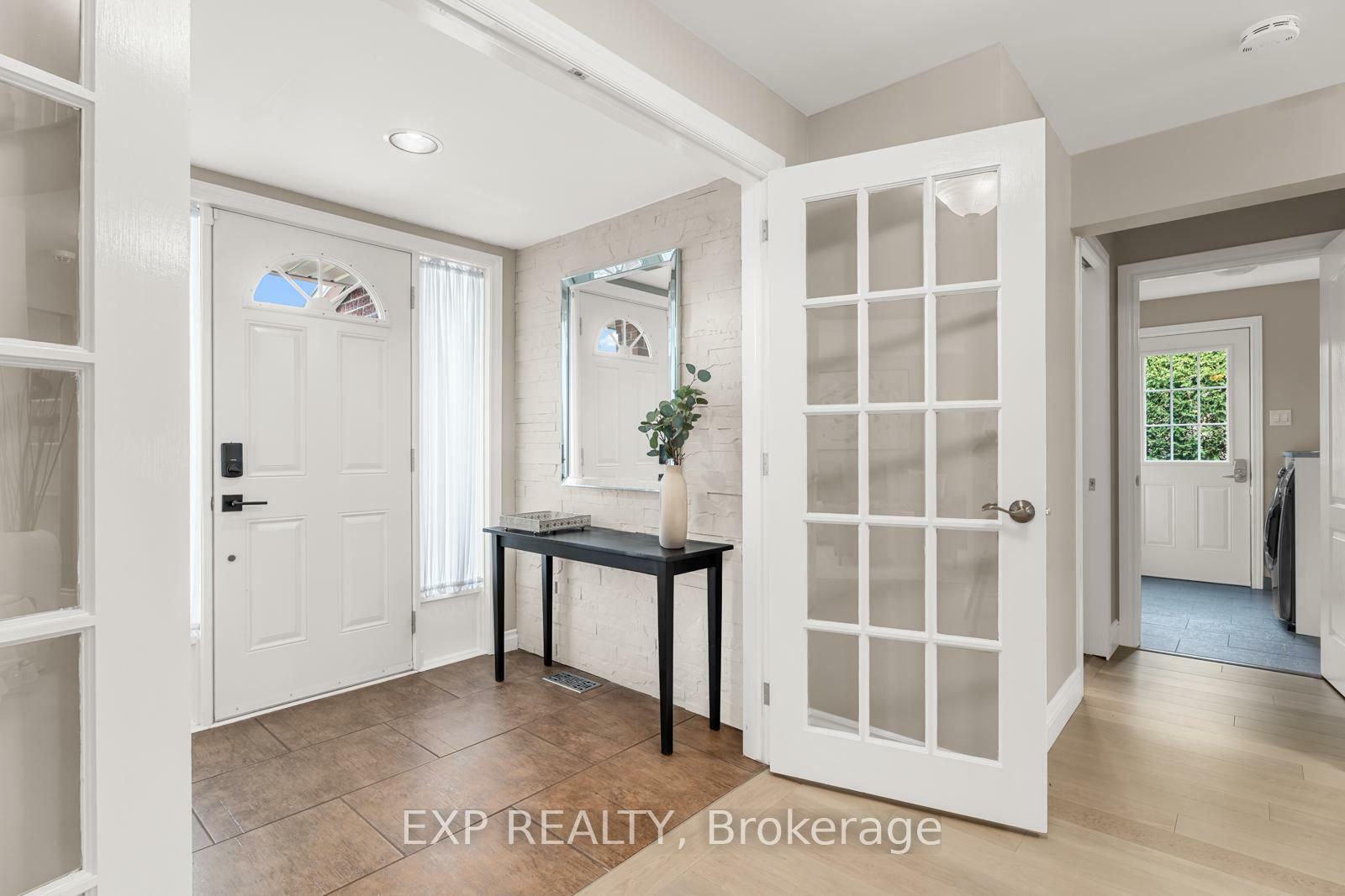 Property Photo: 1822 Thornecrest Street ON K1C 6K9
