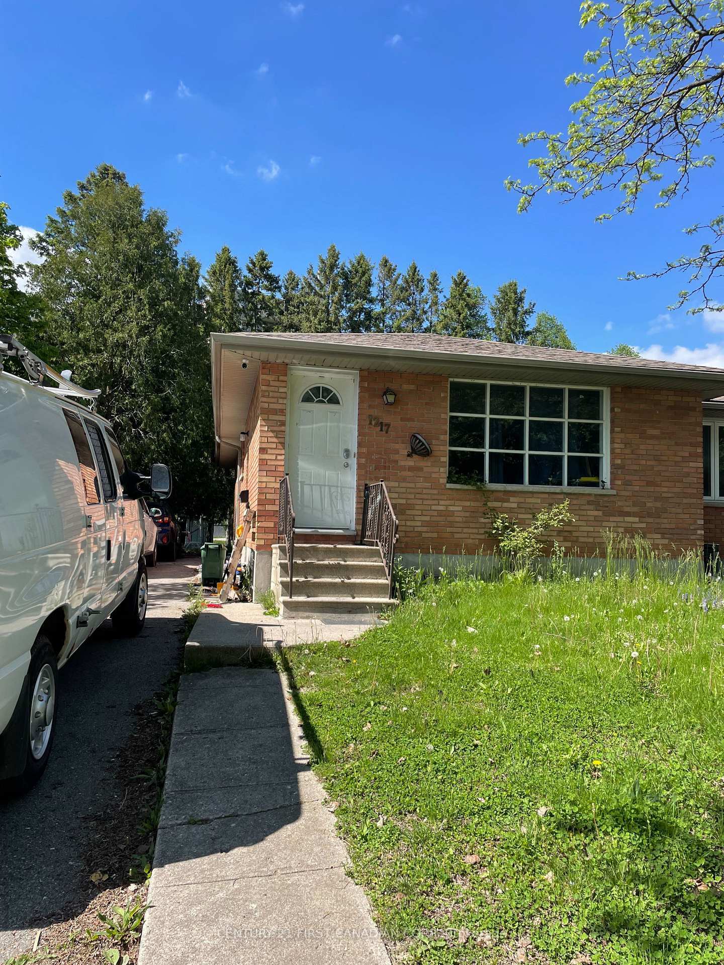 Property Photo: 1217 Victoria Drive Lower ON N5Y 4E3