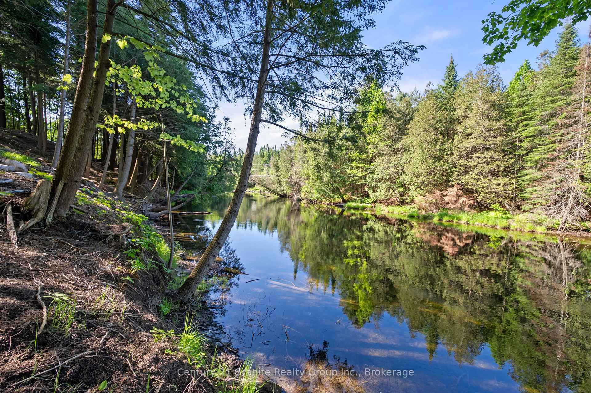 Photo de la propriété:  1042 Suburban Court  ON K0M 2K0 