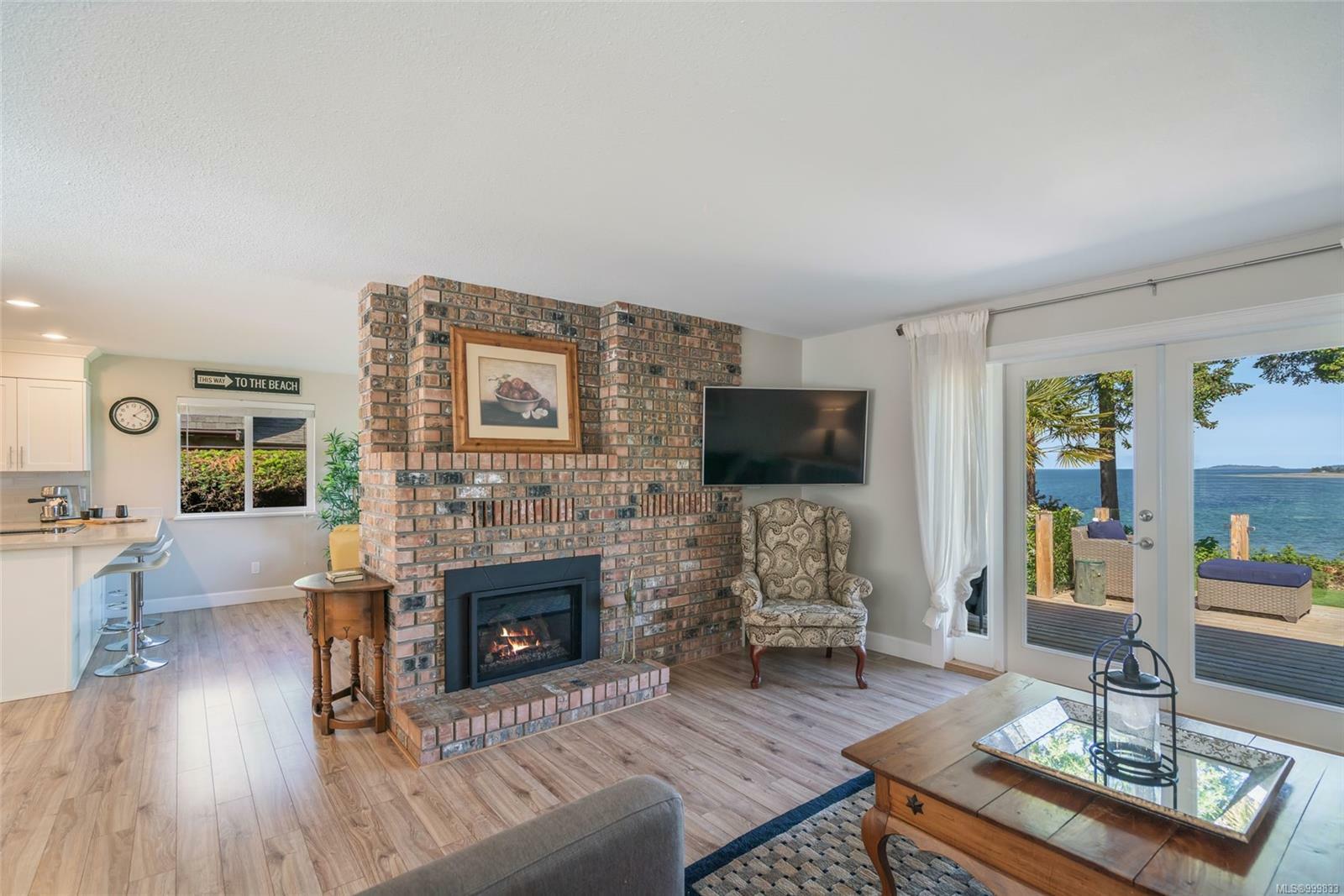 Property Photo: 428 Dogwood St N BC V9P 1C6